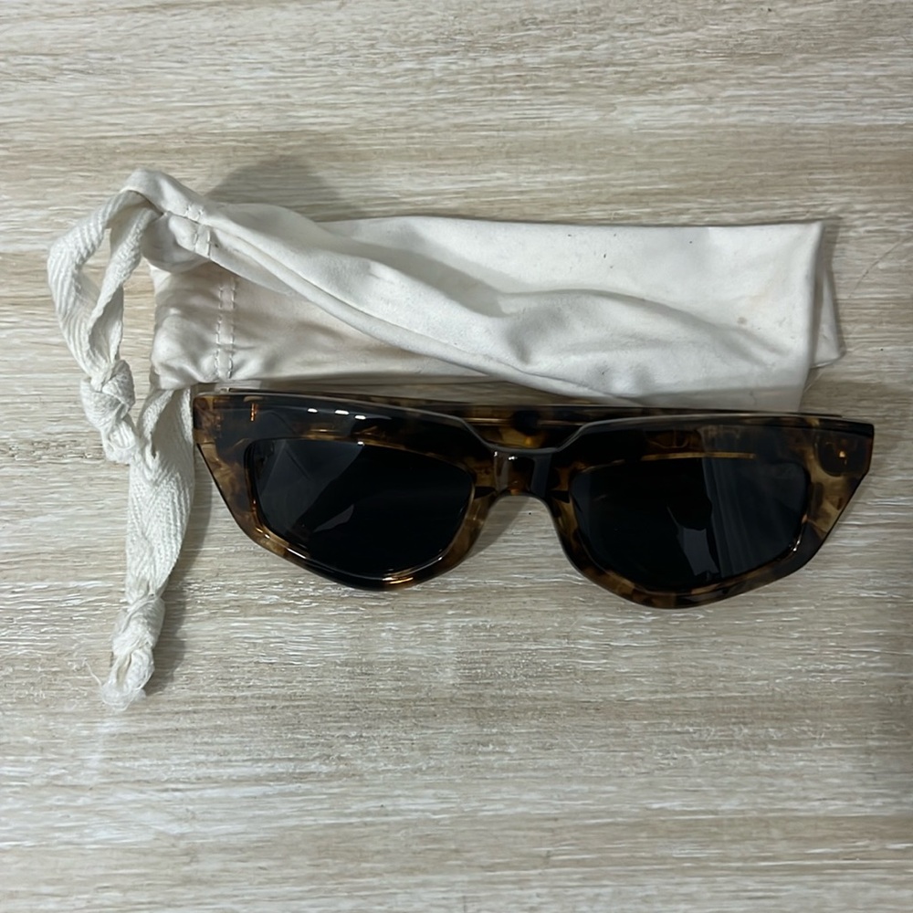 DEZI ON Read Tortoise Sunglasses
